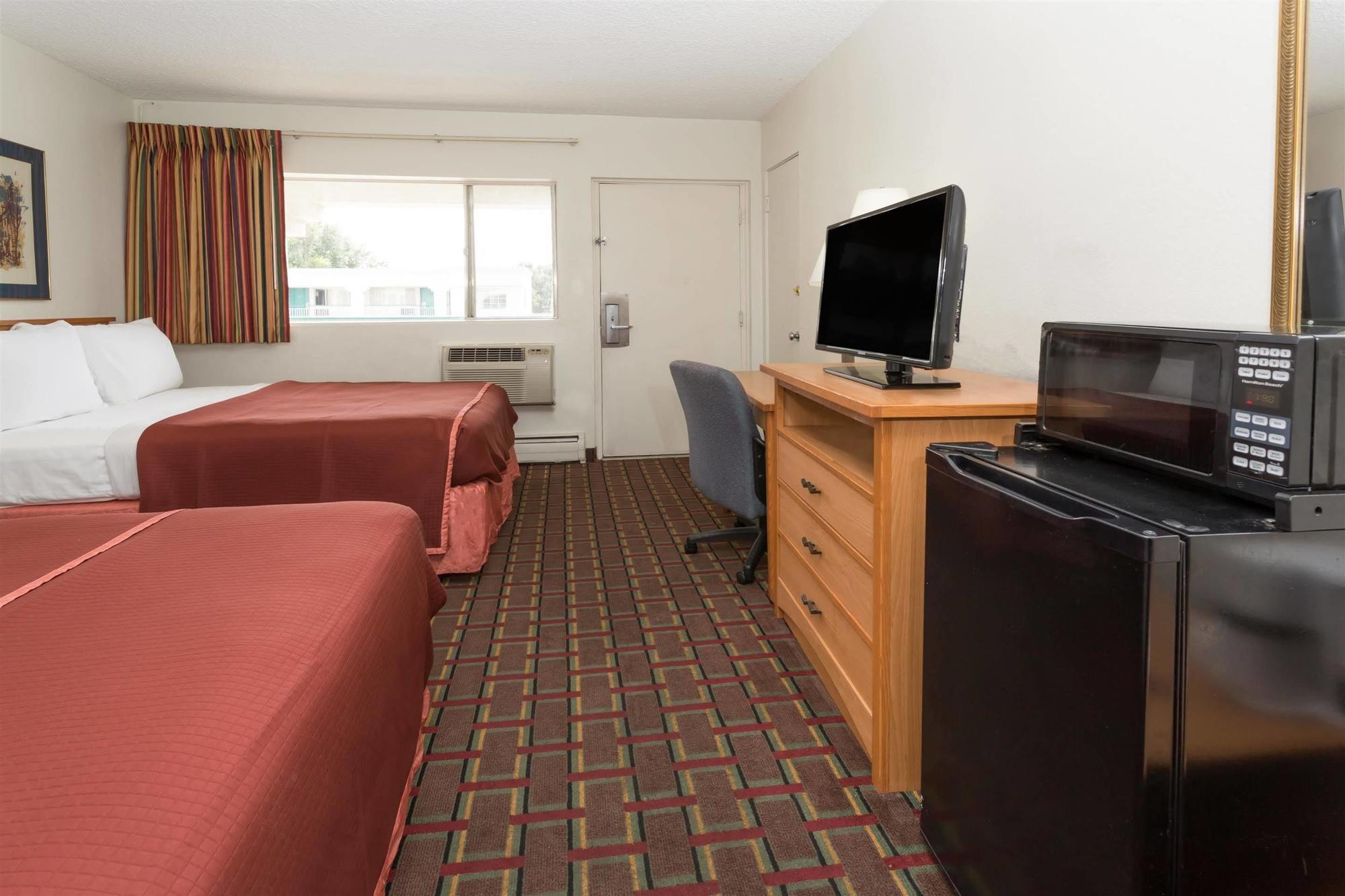 Howard Johnson By Wyndham Colorado Springs Exterior foto